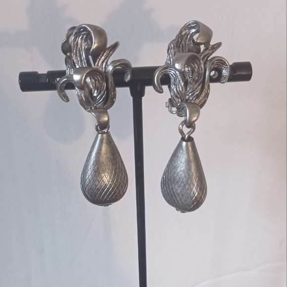 Oscar de la Renta Jewelry - Vintage Oscar De La Renta earrings